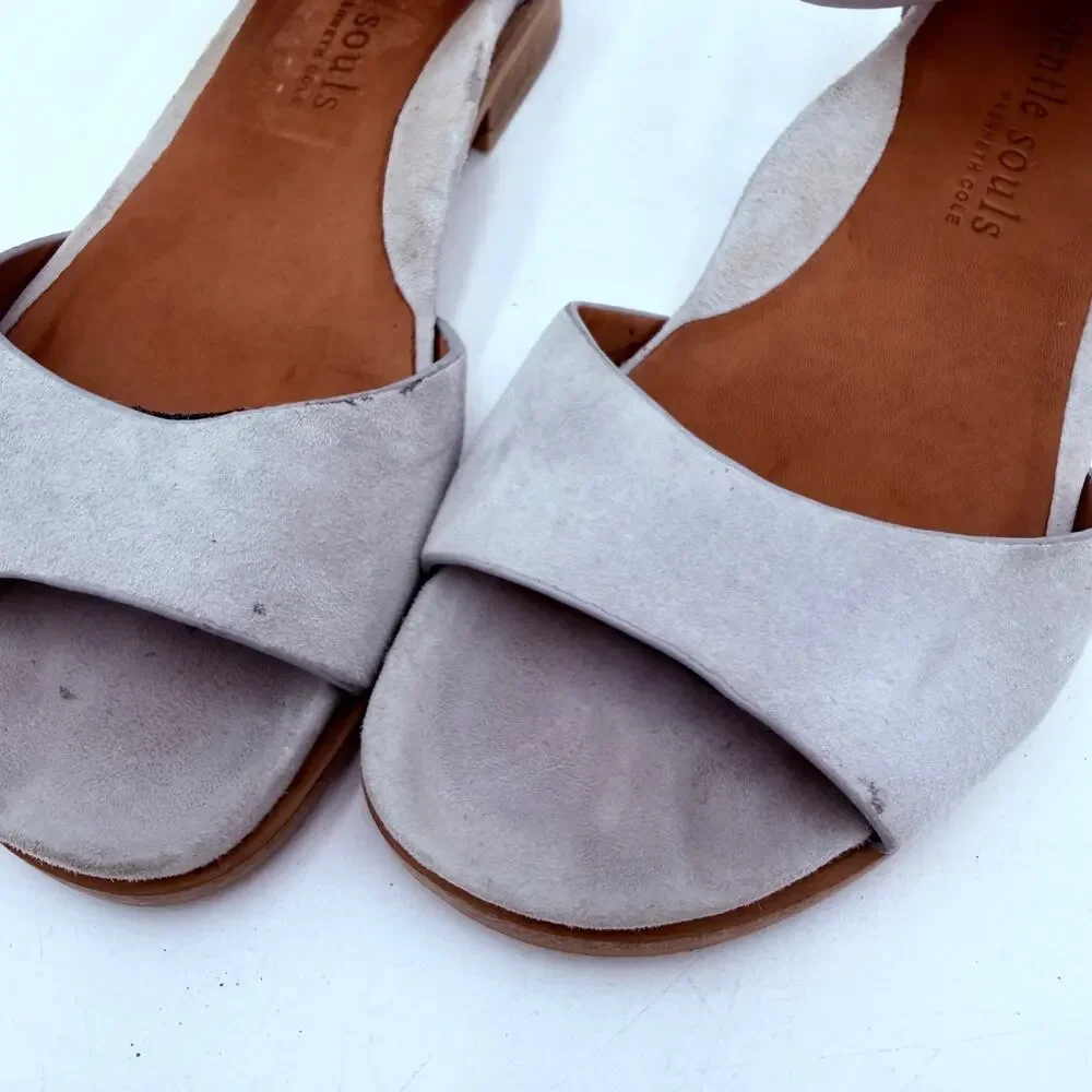 Gentle Soul by Kenneth Cole Women's Gracey Leather Buckle Ankle Sandals Size 6.5